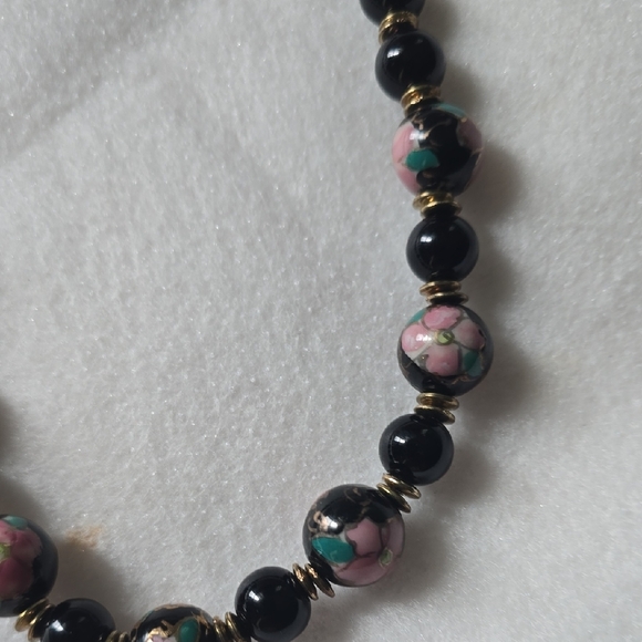 Elegant Black and Pink Floral Beaded Necklace - Picture 6 of 7
